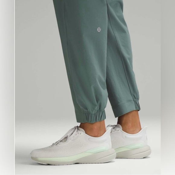 Lululemon License to Train High-Rise Pant - Picture 4 of 8